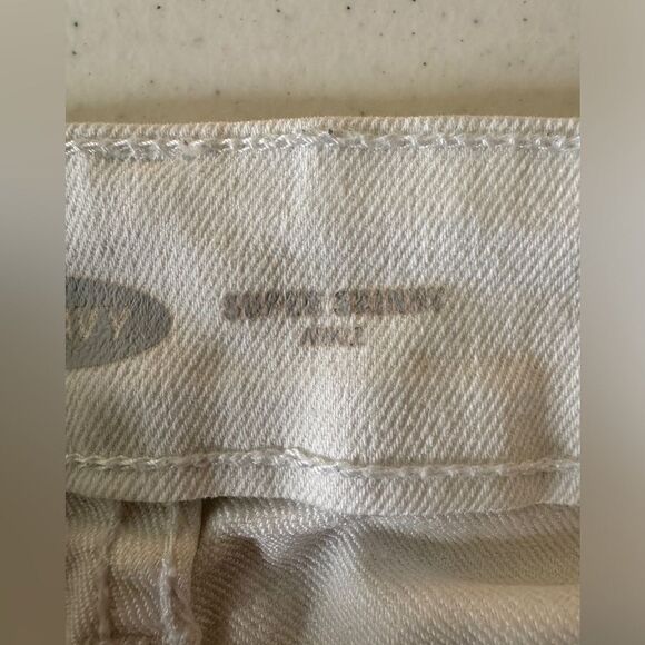 Old Navy white jeans - Picture 4 of 7